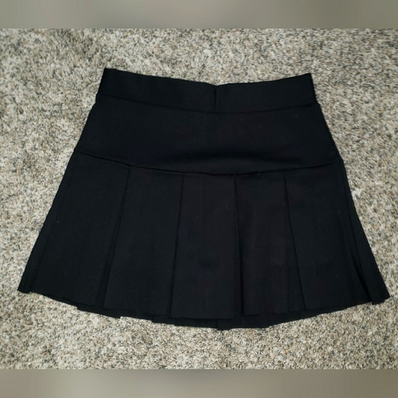 H&M| Black Pleated Skater Mini Skirt with Shorts - Picture 1 of 6